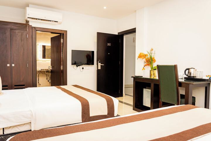 Room 5 of 14
