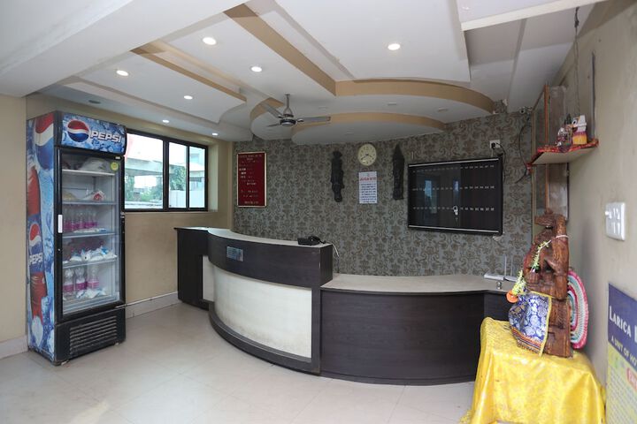 OYO 28314 HOTEL LARICA