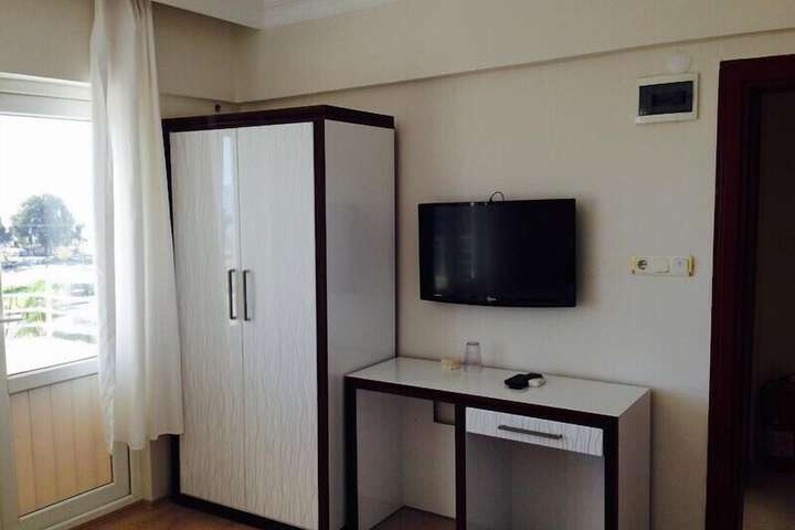 Room 15 of 33