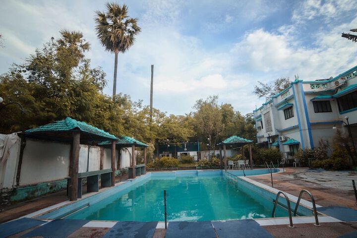 Pool 18 of 25