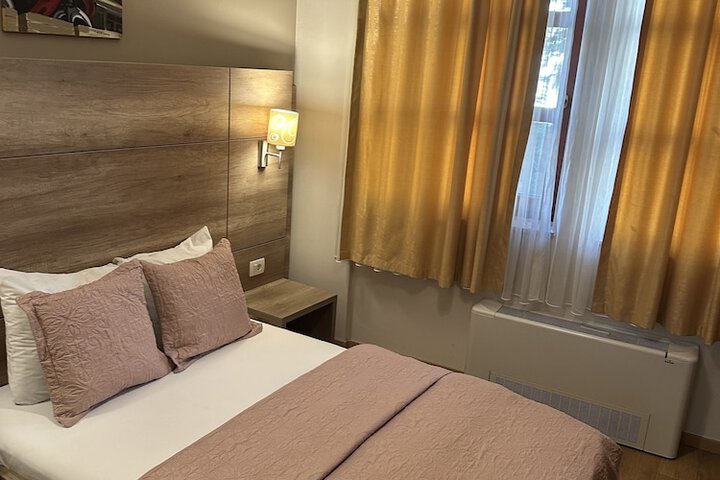 Room 2 of 11