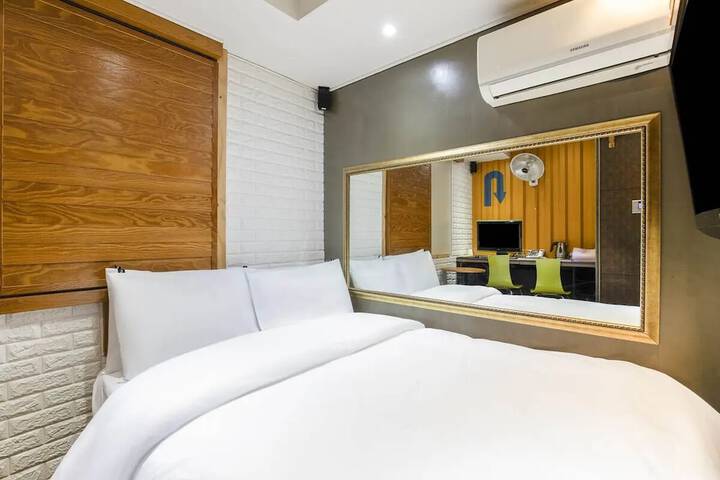 Room 10 of 41