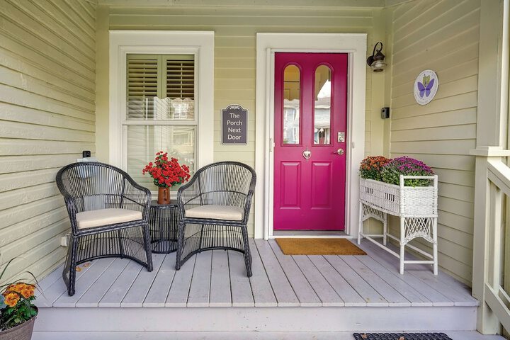Charming Granville Home w / Porch - Walk Downtown!