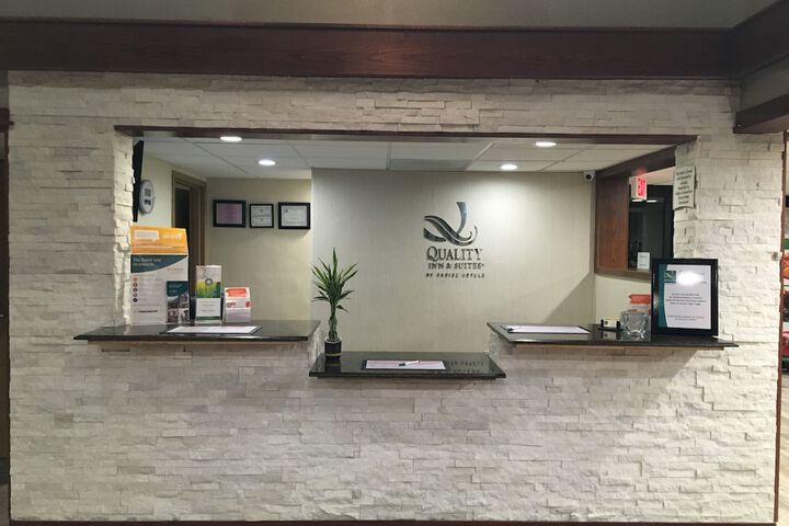 Quality Inn & Suites Winfield | Bookonline.com