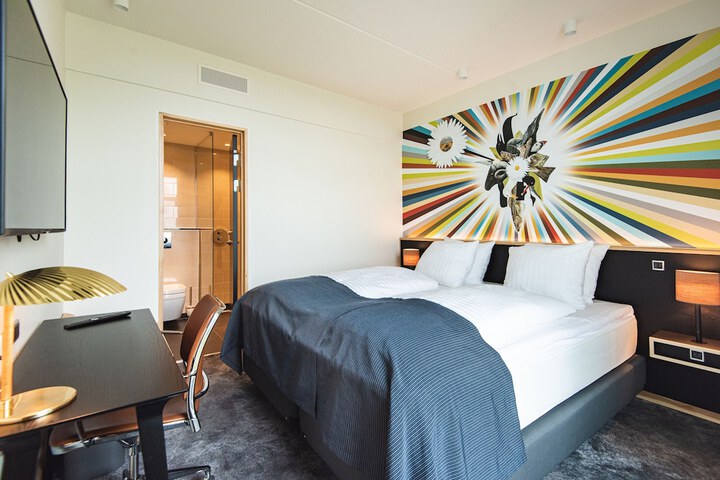 Room 6 of 85