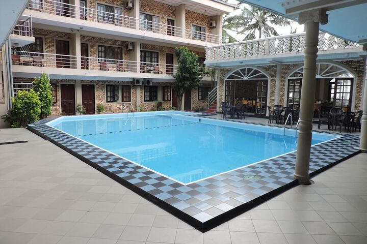 Pool 27 of 44