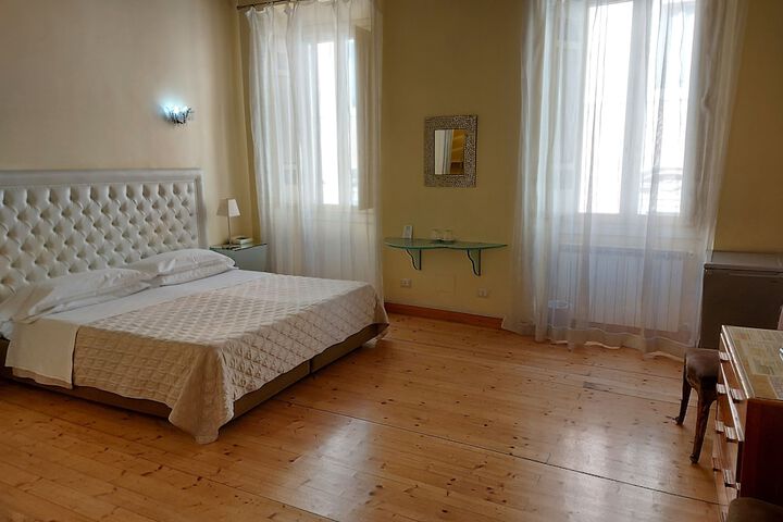 Room 13 of 37
