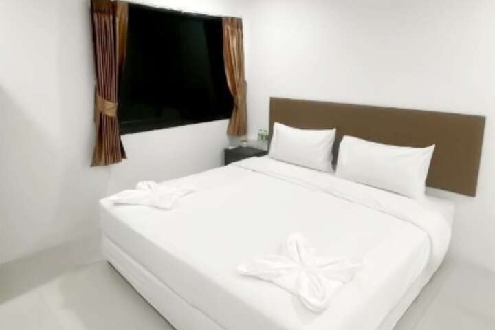 Room 6 of 34