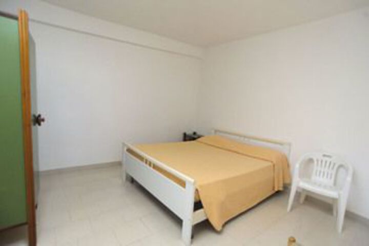 Room 10 of 26