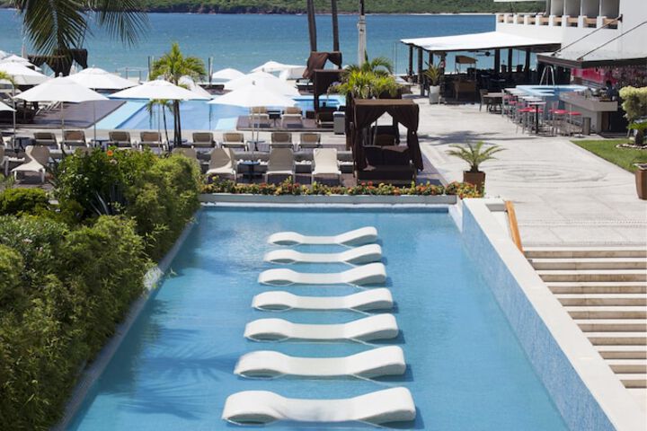 Hotel Pool