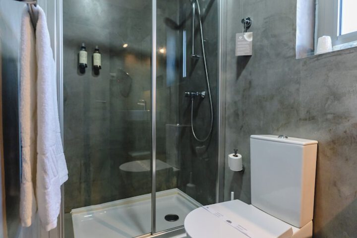 Room 46 of 100