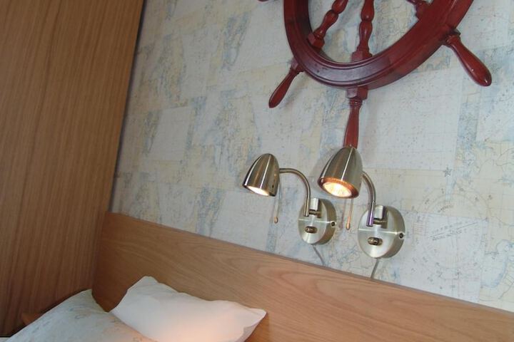 Room 13 of 44