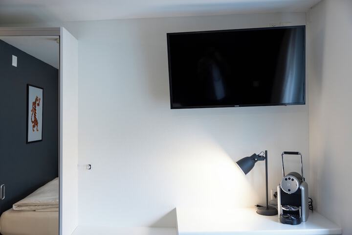 Room 7 of 32