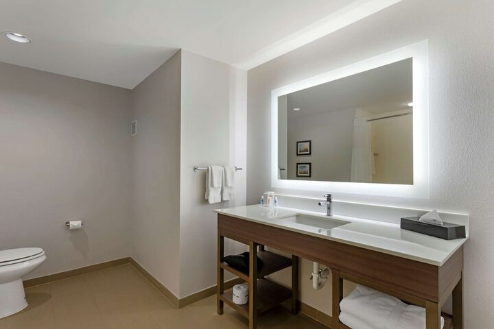 Room 27 of 36