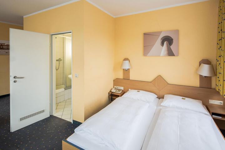 Room 8 of 32