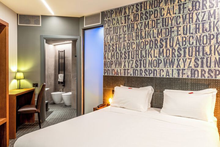 Room 13 of 25