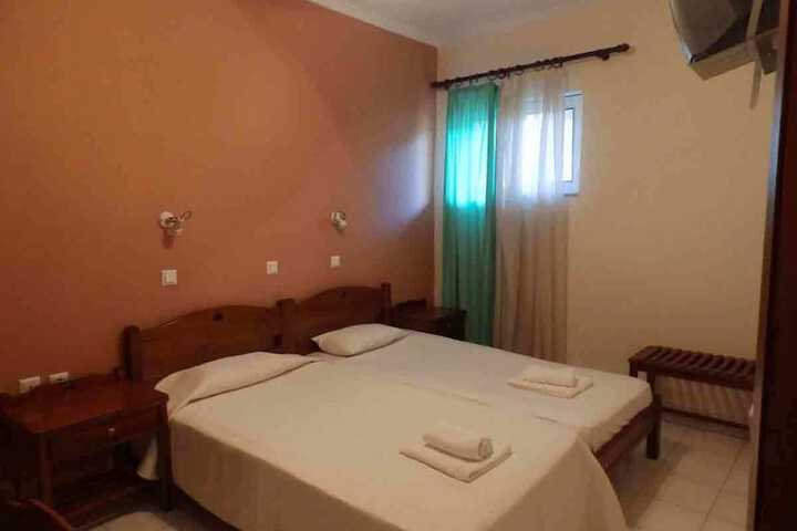 Room 7 of 89