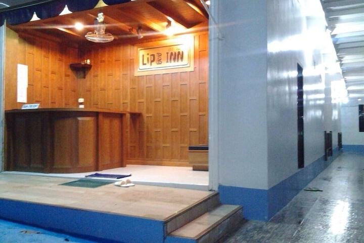 Entrance & Lobby