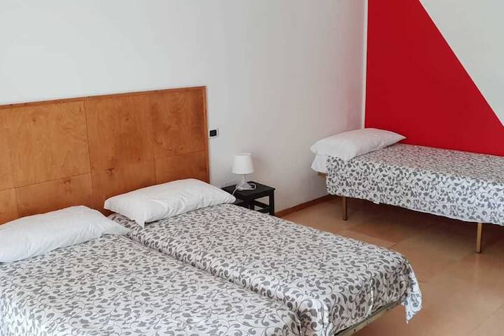 Room 4 of 33