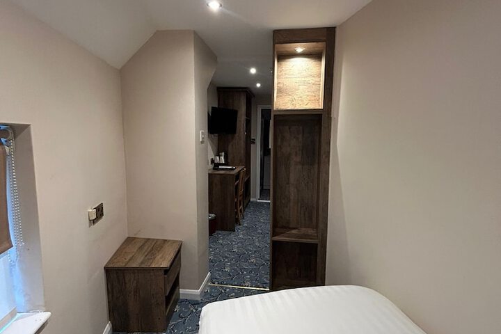 Room 34 of 51