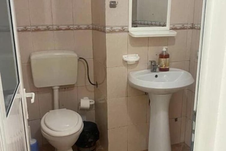 Room 7 of 18