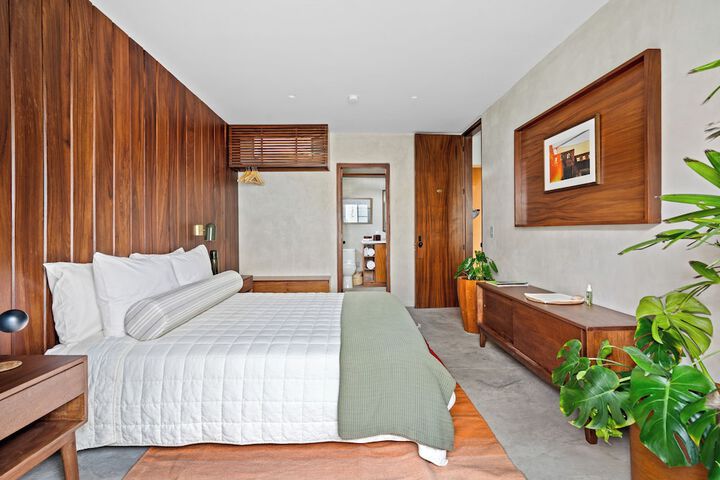 Room 43 of 98