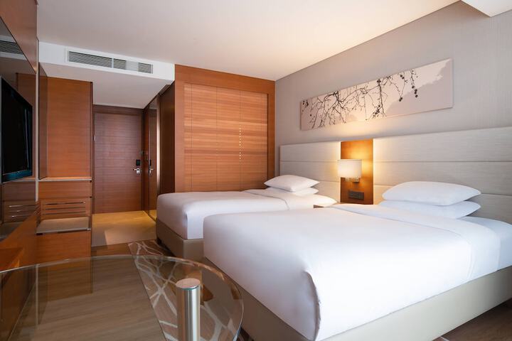 Room 10 of 75