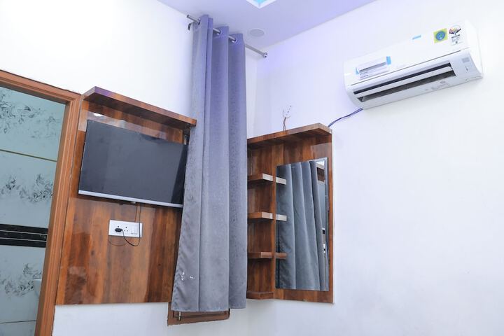 Room 11 of 30
