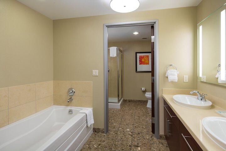 Room 40 of 74