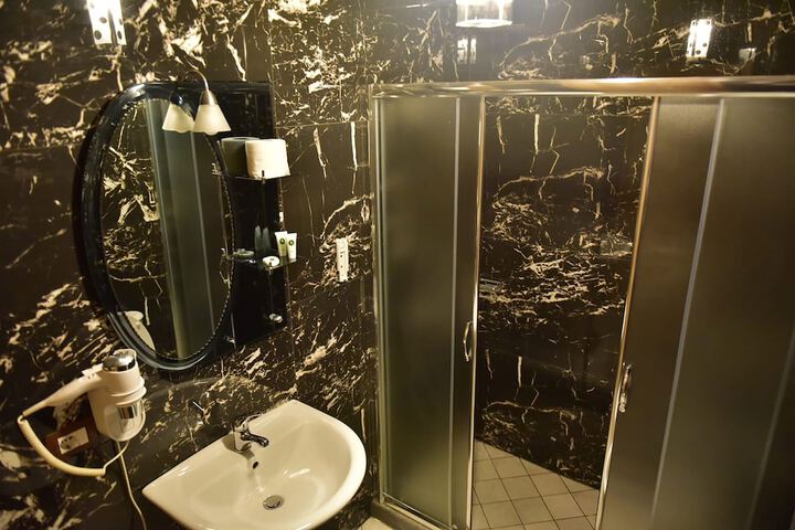 Room 70 of 139