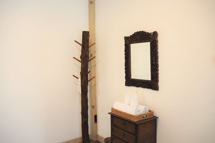 Room 28 of 82