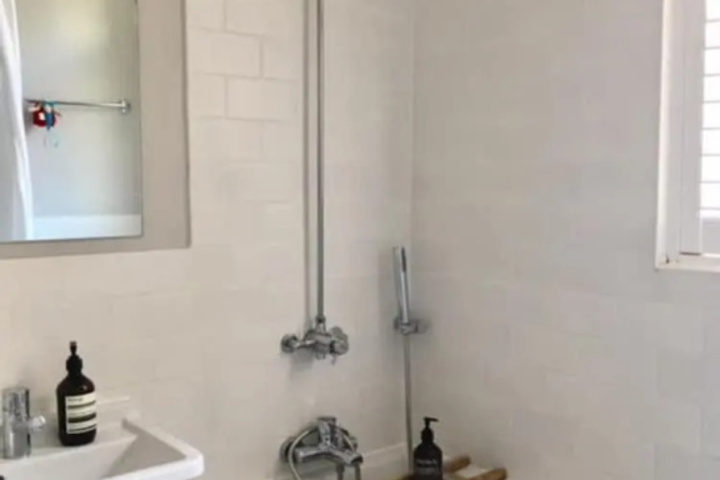 Room 7 of 12