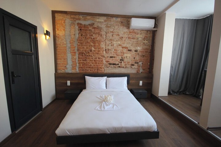 Room 108 of 204