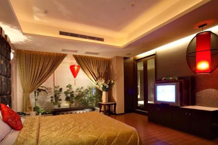 Room 4 of 11