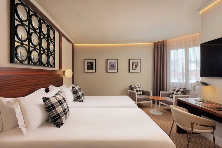 Room 34 of 82