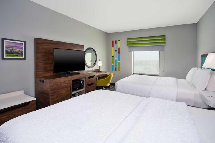 2 Queen Beds (7 of 14)