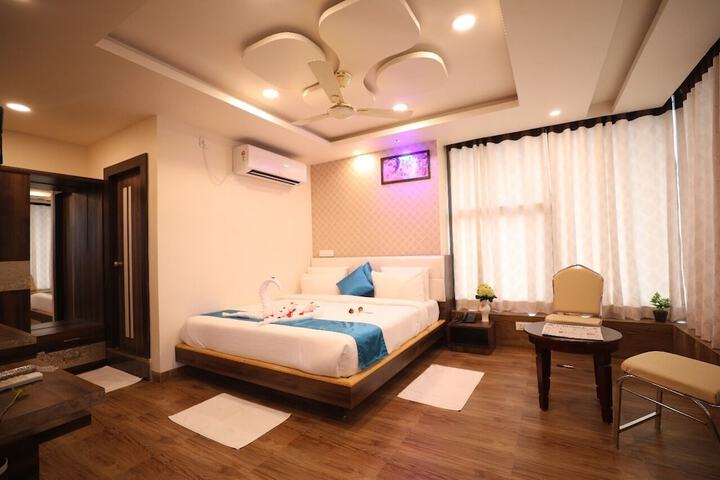 Room 9 of 9
