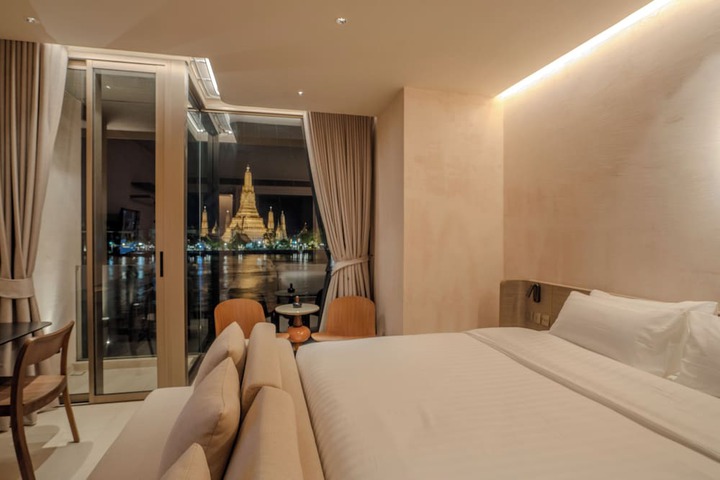 Room 100 of 151