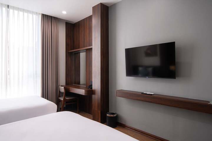 Room 12 of 93