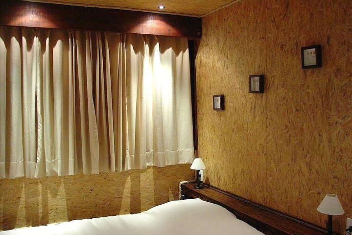 Room 7 of 10