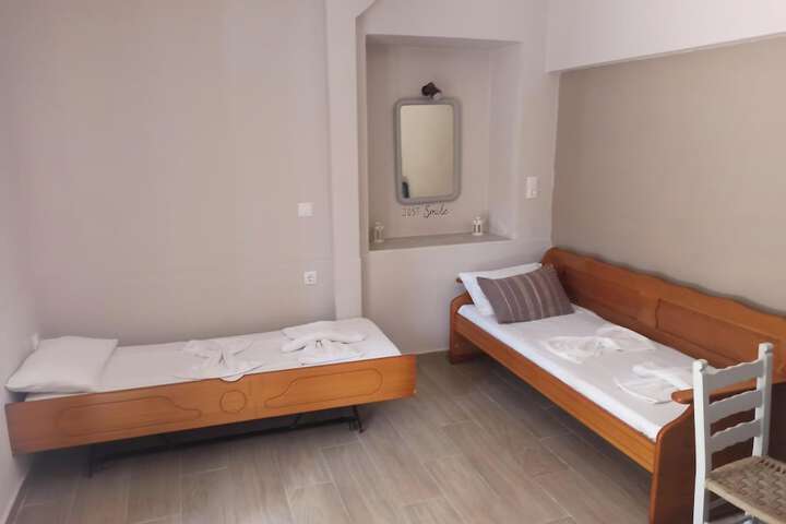 Room 17 of 102