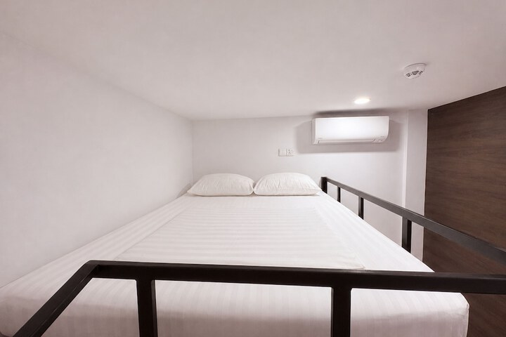 Room 94 of 121