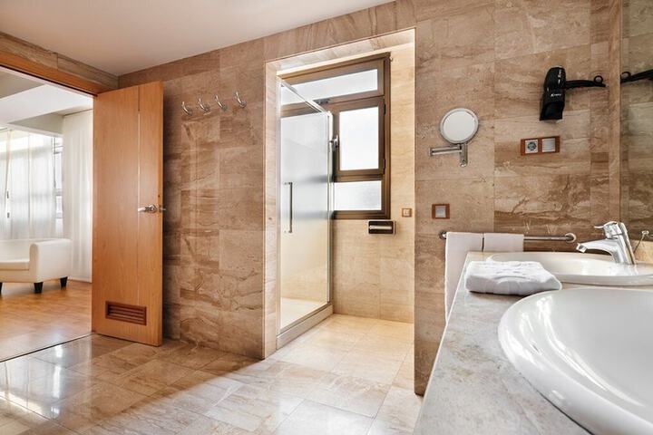 Room 20 of 90