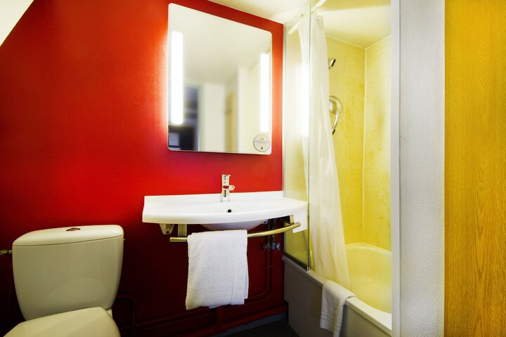 Room 27 of 39