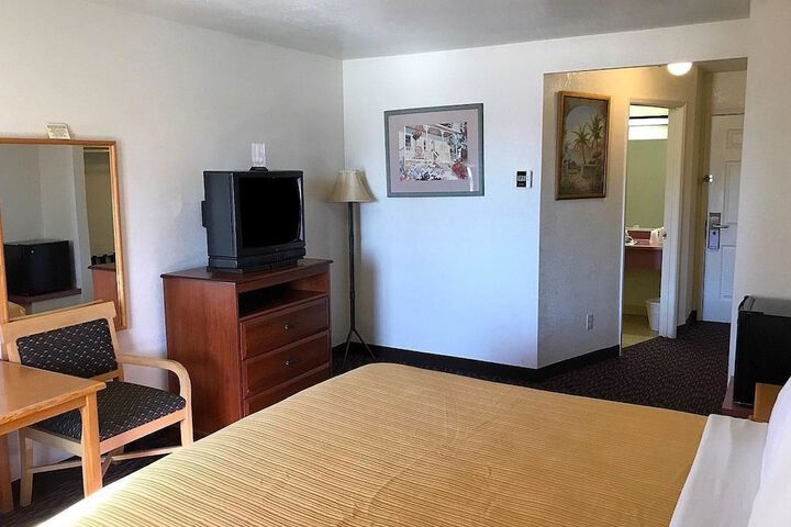 1 King Bed (1 of 5)