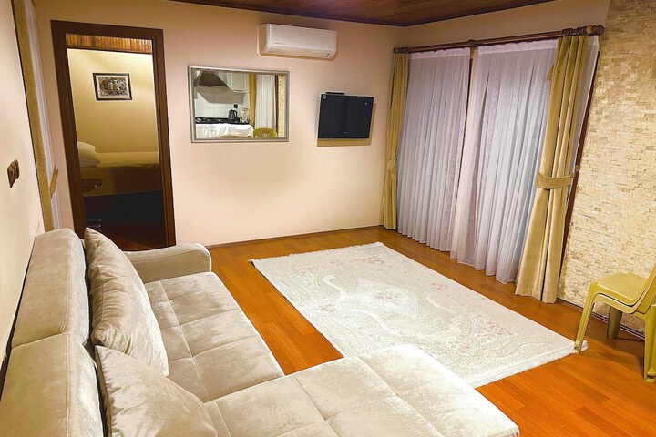 Room 5 of 11