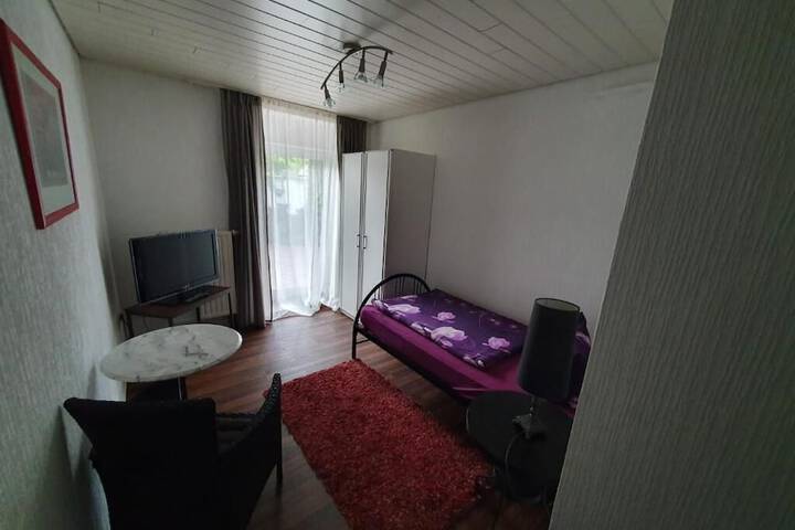 Room 8 of 33