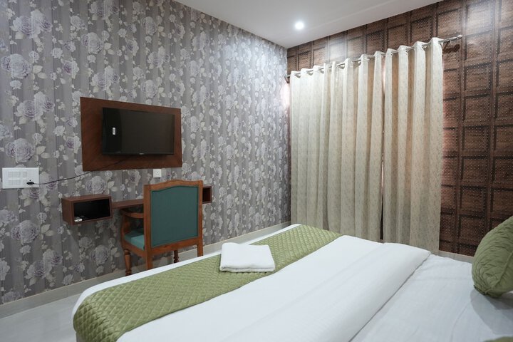 Room 11 of 36