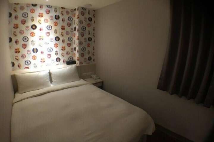 Room 33 of 50