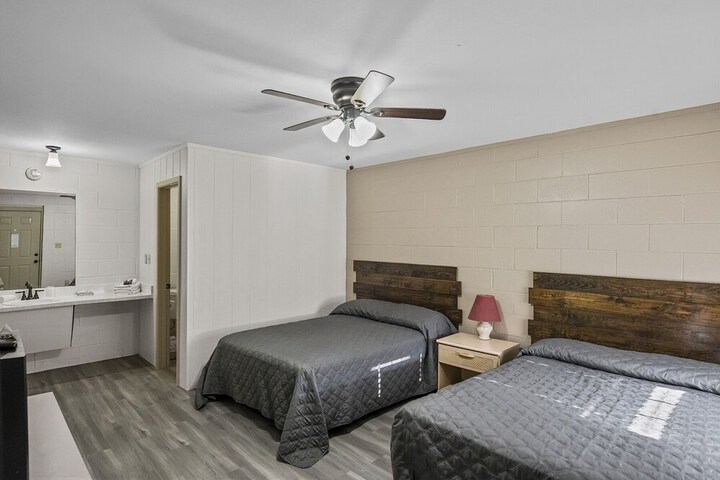 Standard Room, King or Two Doubles (3 of 17)